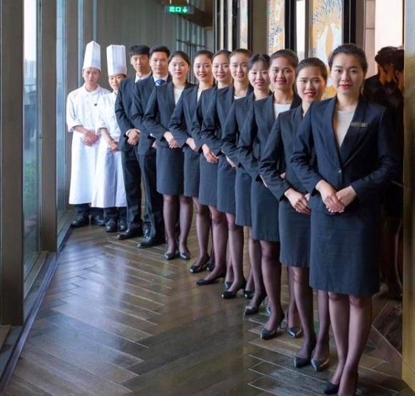 从酒店管理专业走出的国宴级服务员——姚碧，她服务的不是宴会而是国家名片